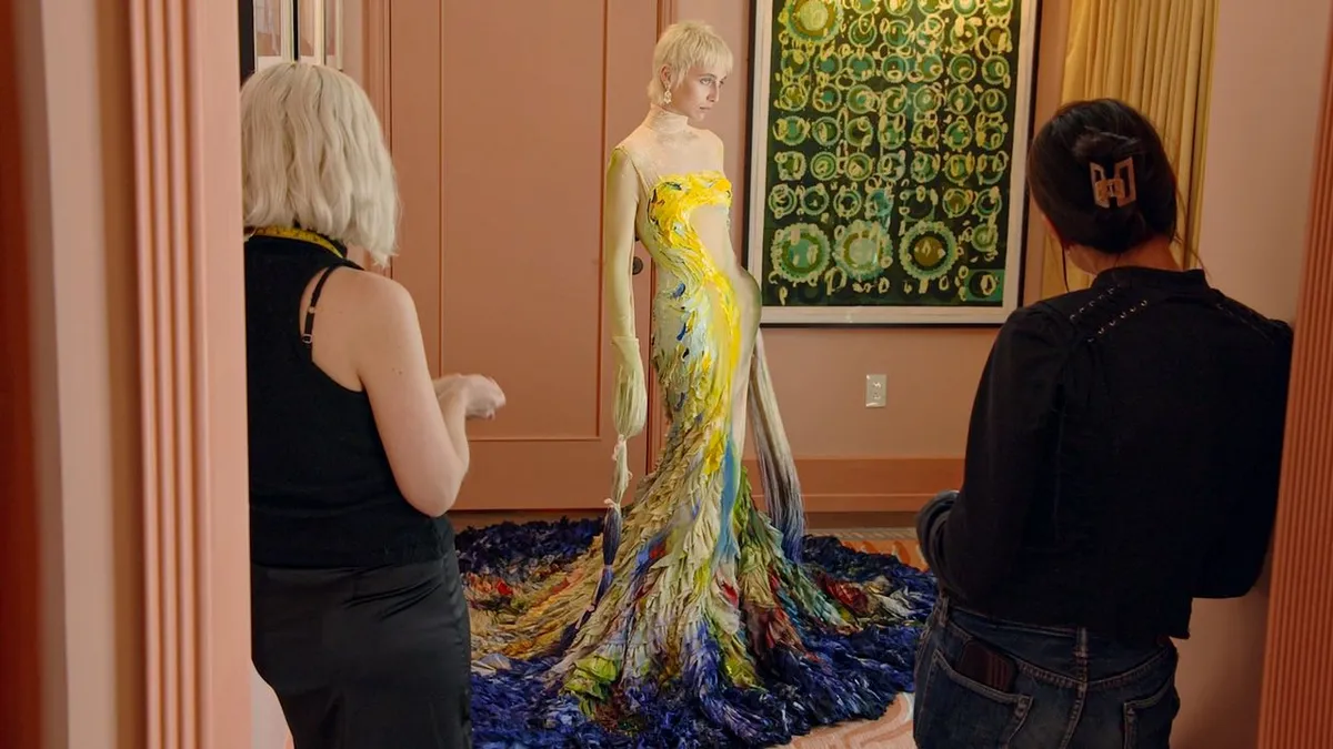 Emma Chamberlain Shines in Custom Mugler Gown at the 2026 Met Gala image 1