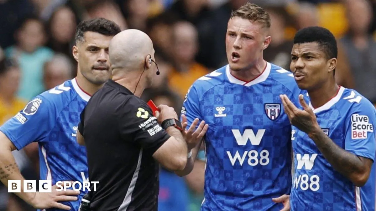 Wolves vs Sunderland: Controversial Red Card Shifts Match Momentum