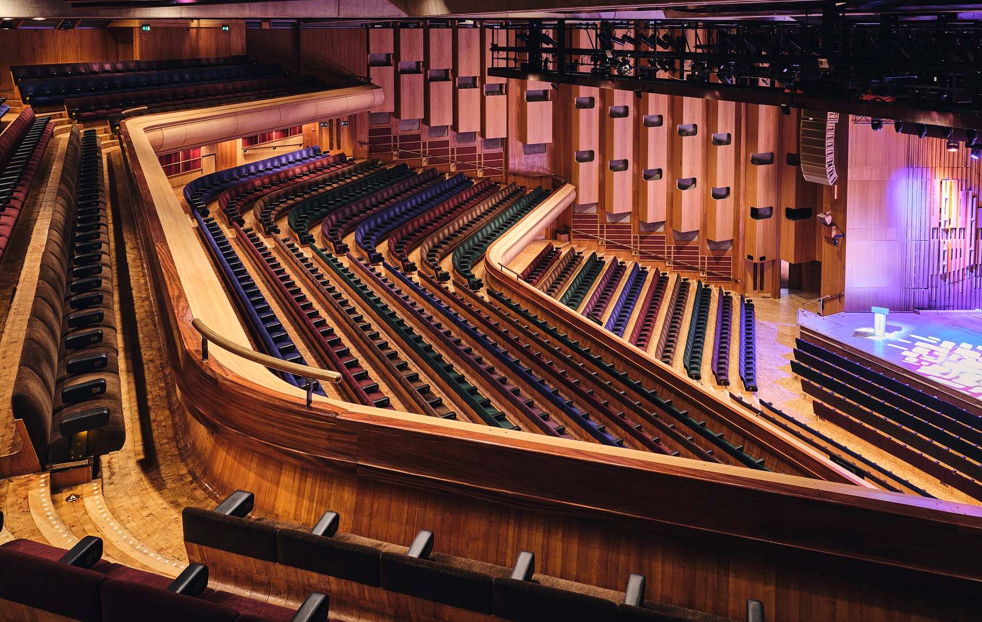 barbican hall capacity