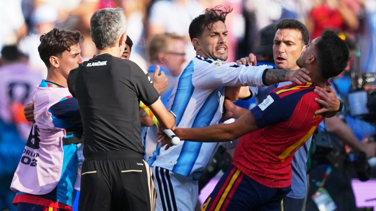Madrid celebrates as Spain returns home with World Cup trophy image 1