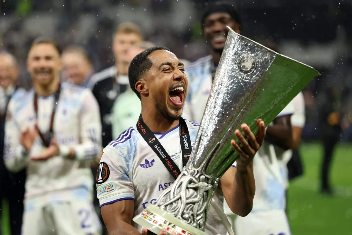 Manchester United in talks to sign Youri Tielemans from Aston Villa image 1