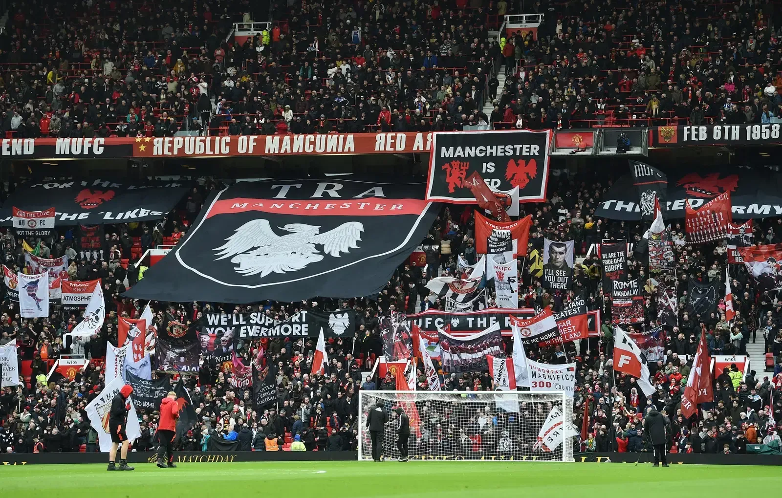 Manchester United reportedly secures triple transfer from rivals image 1