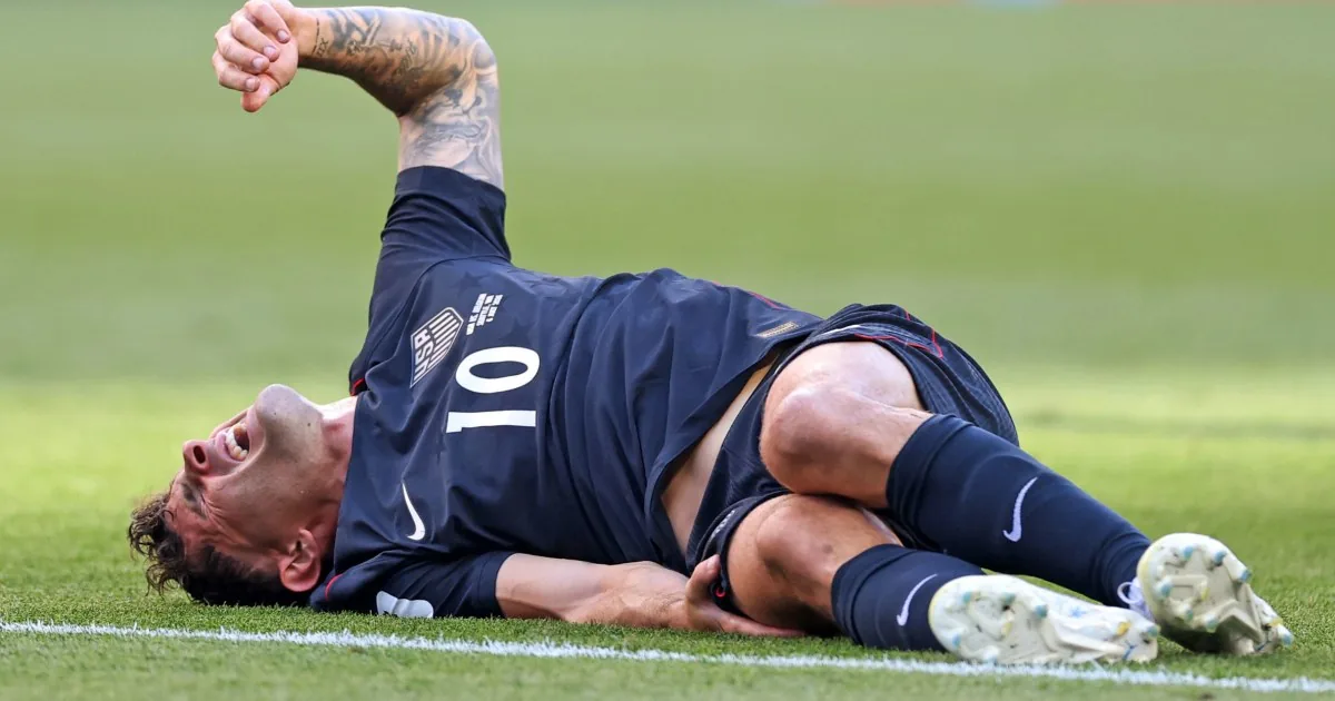 Christian Pulisic suffers leg fracture in US World Cup defeat, faces weeks out image 1