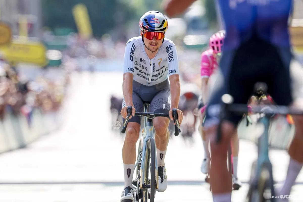 Riders face extreme heat in Tour de France image 1