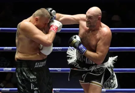 Tyson Fury punches Mariusz Wach