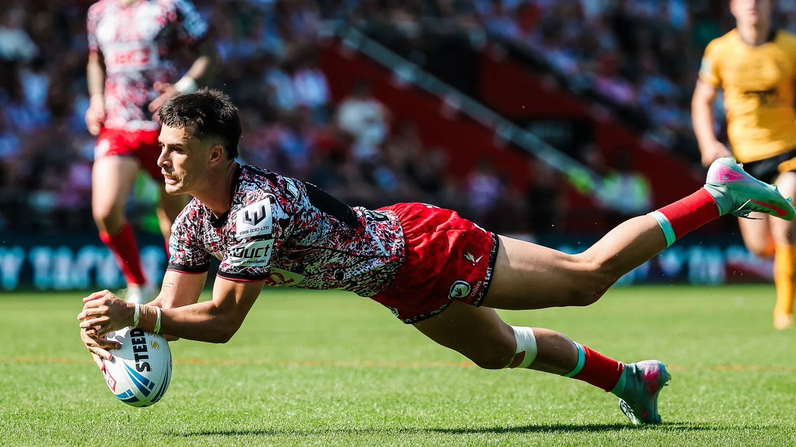 David Armstrong of Leigh in action against Castleford