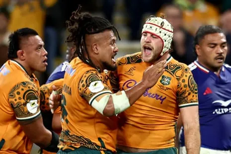 Australia’s try scorers celebrate together.