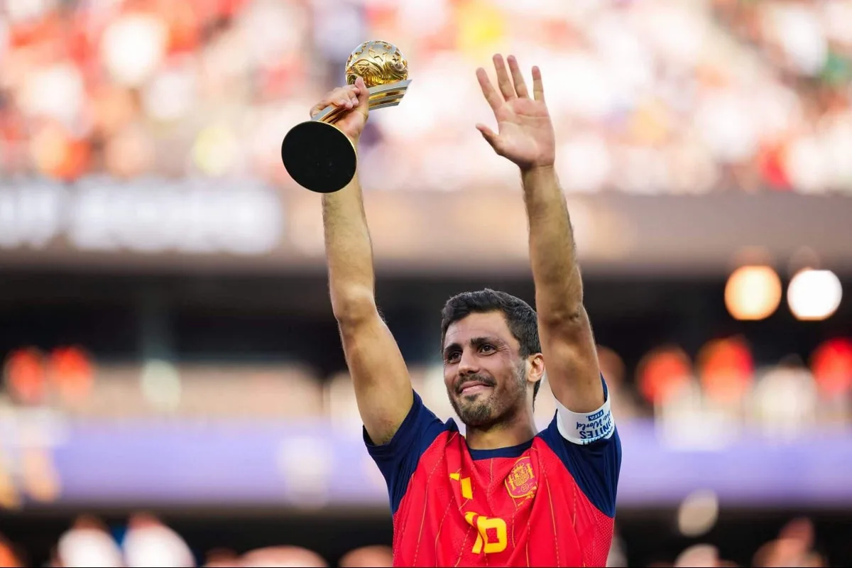 Barcelona target Rodri as Real Madrid talks with Manchester City star stall image 1