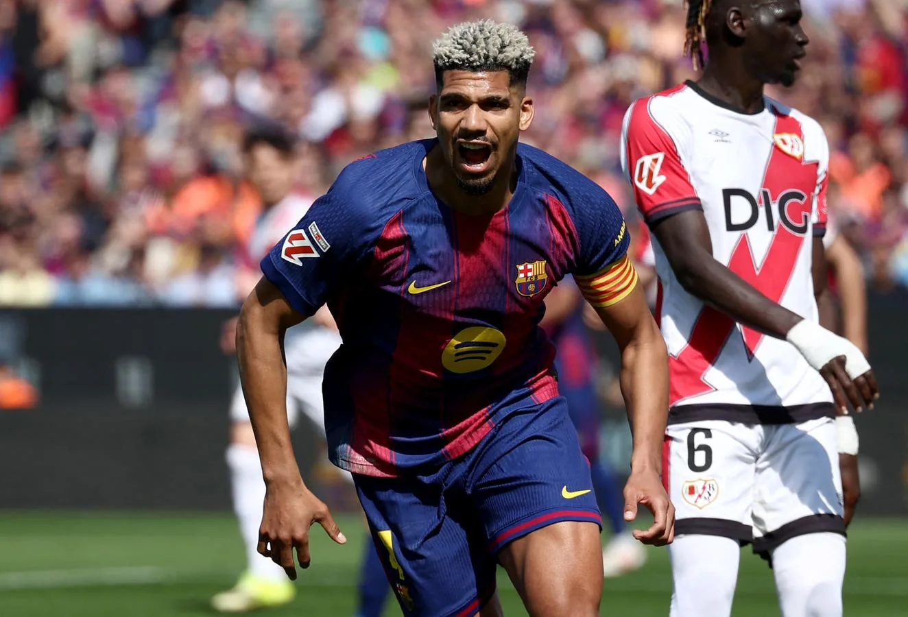 Liverpool agree loan deal for Barcelona defender Ronald Araujo image 1