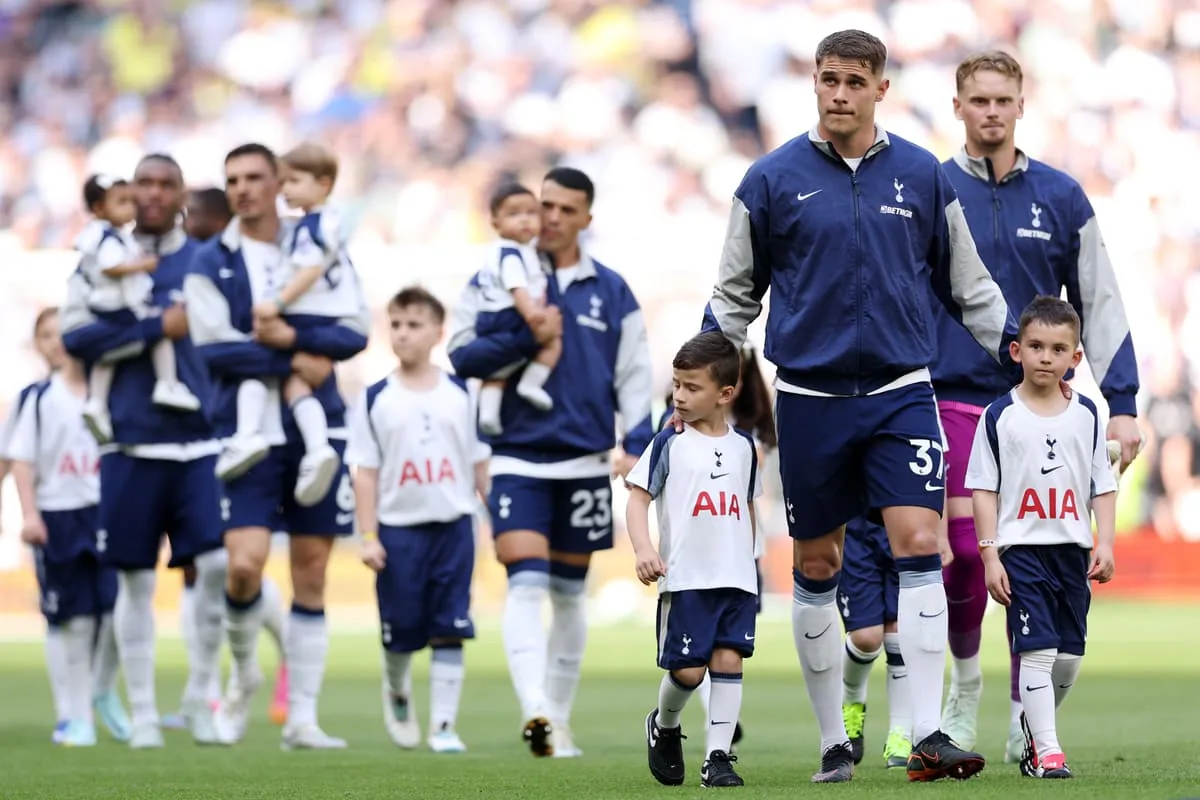 Tottenham’s Micky van de Ven signs new long-term deal